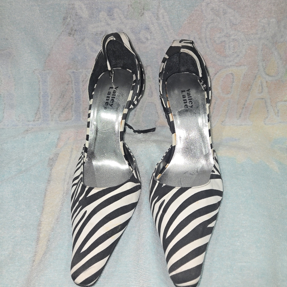 Size 10 EUC Valley Lane zebra print heels